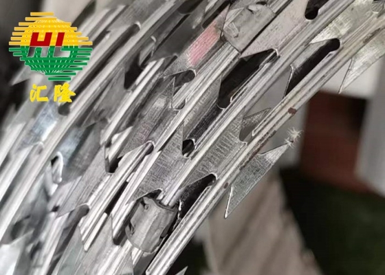 Nhà máy trực tiếp cung cấp bán Hot Hot đun sơn dây thép gai Concertina cho Ukraine