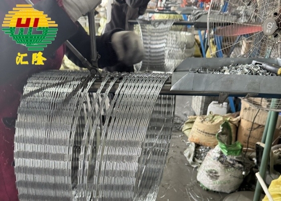 2.5mm Hot Dip Galvanized Concertina sợi gai cho Ukraine