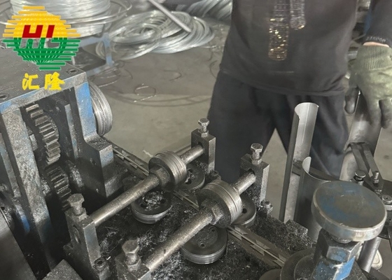 Thép galvanized hoặc thép không gỉ Concertina dây thép gai cho an ninh quân sự ở Ukraine