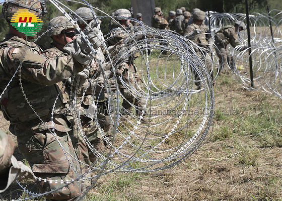 Clipped Concertina Razor Wire Thép mạ kẽm 300 MM Concertina hàng rào